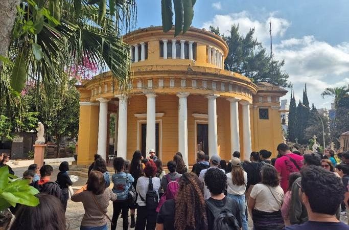 Passeio no Cemitério da Consolação revisita a memória da Semana de 22