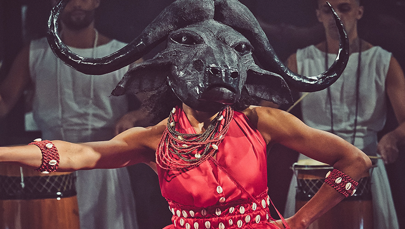 Teatro Clara Nunes recebe espetáculo premiado “CÁRCERE ou Porque as Mulheres Viram Búfalos” 