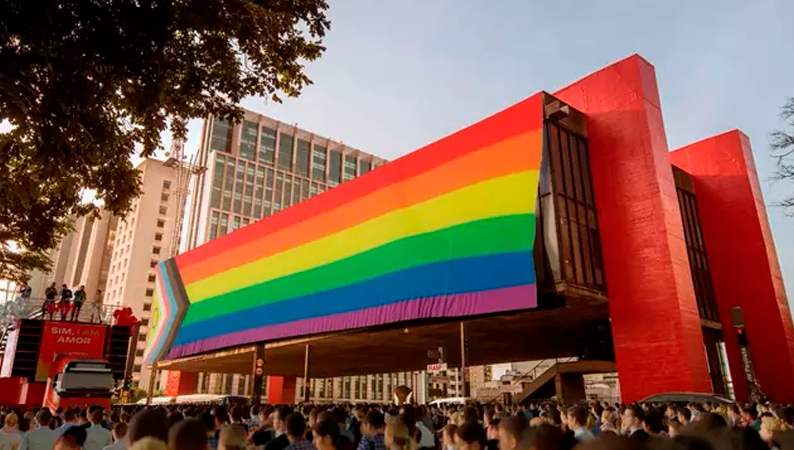 Hasteamento inédito da bandeira LGBT+ no MASP é neste domingo
